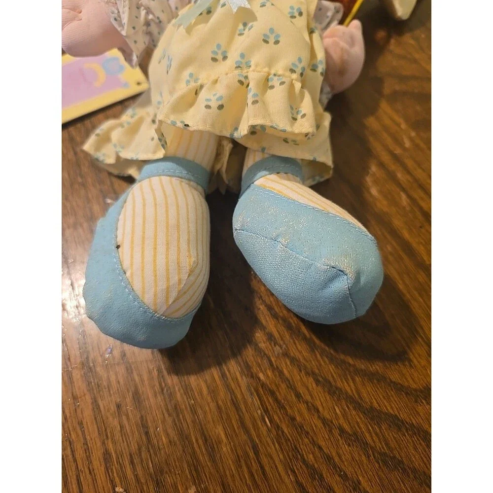 Precious Moments VICKY 1989 Doll 16596